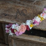 Tocado de flores preservadas para novia
