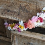 Tocado de flores preservadas para novia