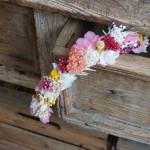 Tocado de flores preservadas para novia