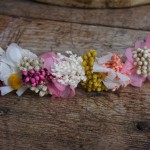 Tocado de flores preservadas para novia